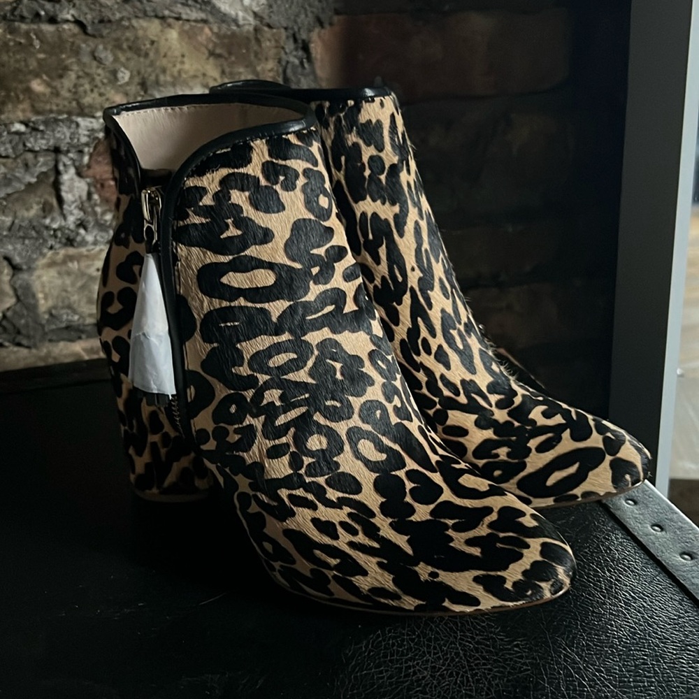 Brand New in box Louise er Cie Leopard Booties